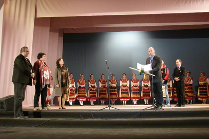 Български и албански фолклор заедно на сцената на Дома на културата в Берат